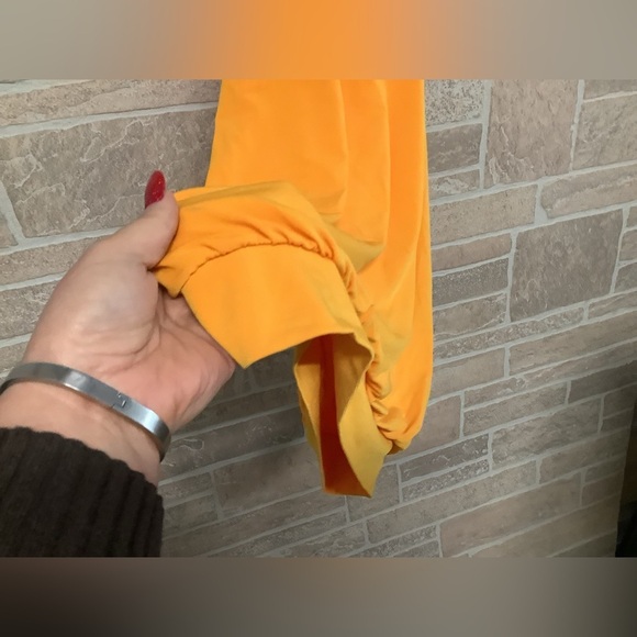 EXPRESS NEW - Sz M - soft & flowy top - ballon waist - flatters midsection - Picture 2 of 7